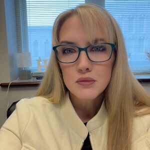 Meet your Posher, Holly